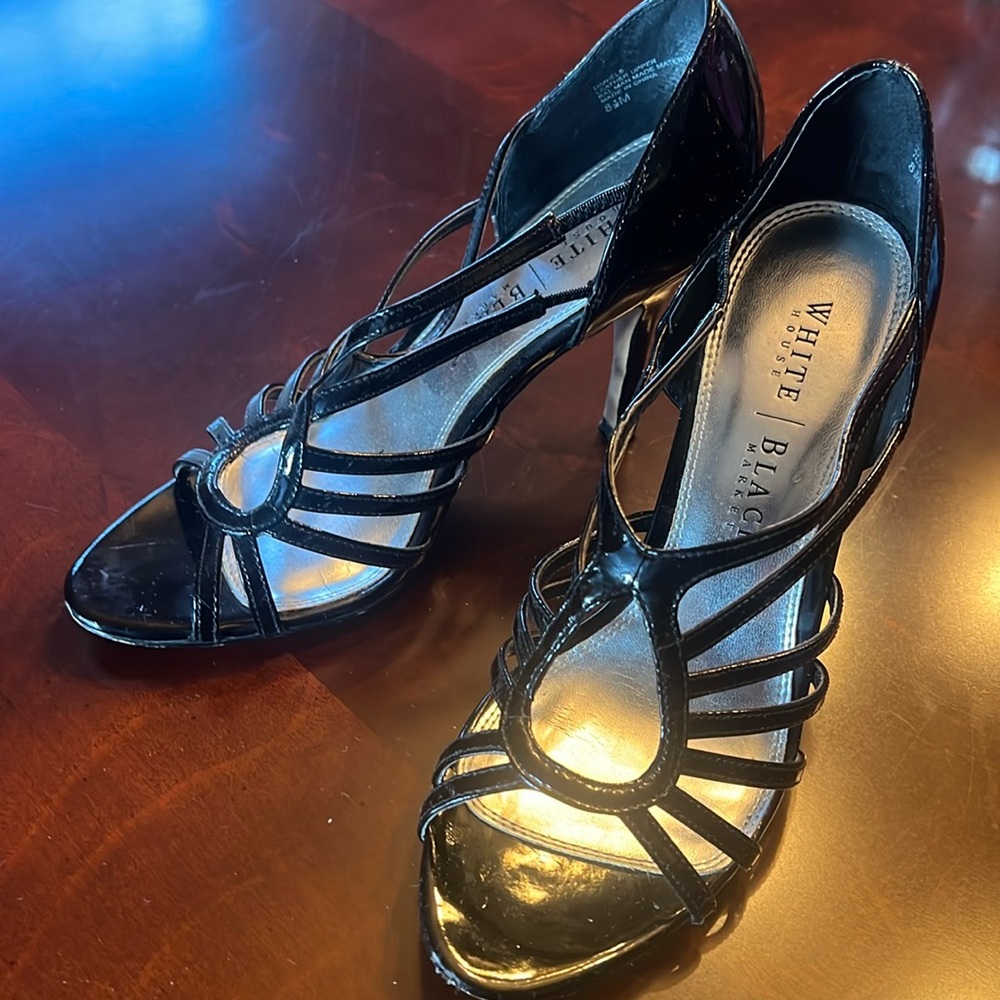 Whit House Black Market Daniels style heels. 8.5